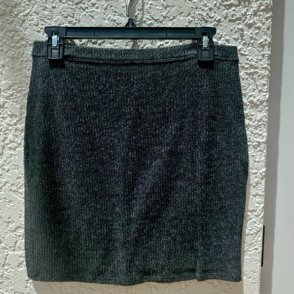 Hollister knit skirt in size L. Perfect for every season! - Picture 1 of 2